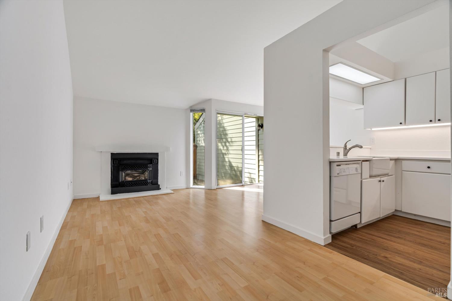 Detail Gallery Image 7 of 19 For 156 Courtyards East Unkn, Windsor,  CA 95492 - 2 Beds | 2 Baths