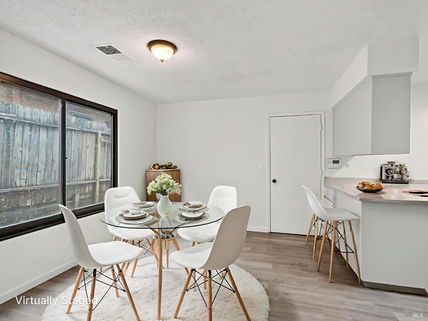 Detail Gallery Image 13 of 39 For 1552 Moonview Ct, Santa Rosa,  CA 95401 - 3 Beds | 2 Baths