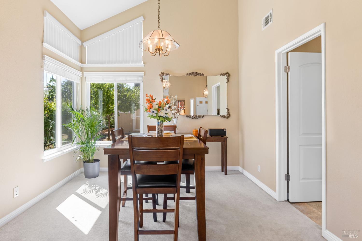 Detail Gallery Image 11 of 42 For 516 Owl Ct, Vacaville,  CA 95687 - 3 Beds | 2/1 Baths