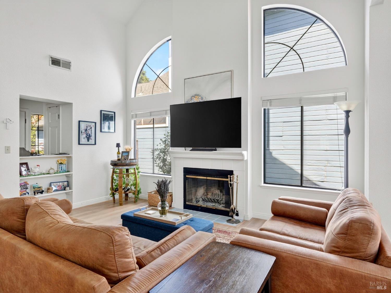 Detail Gallery Image 14 of 42 For 22 Valley West Cir, Napa,  CA 94558 - 3 Beds | 2/1 Baths