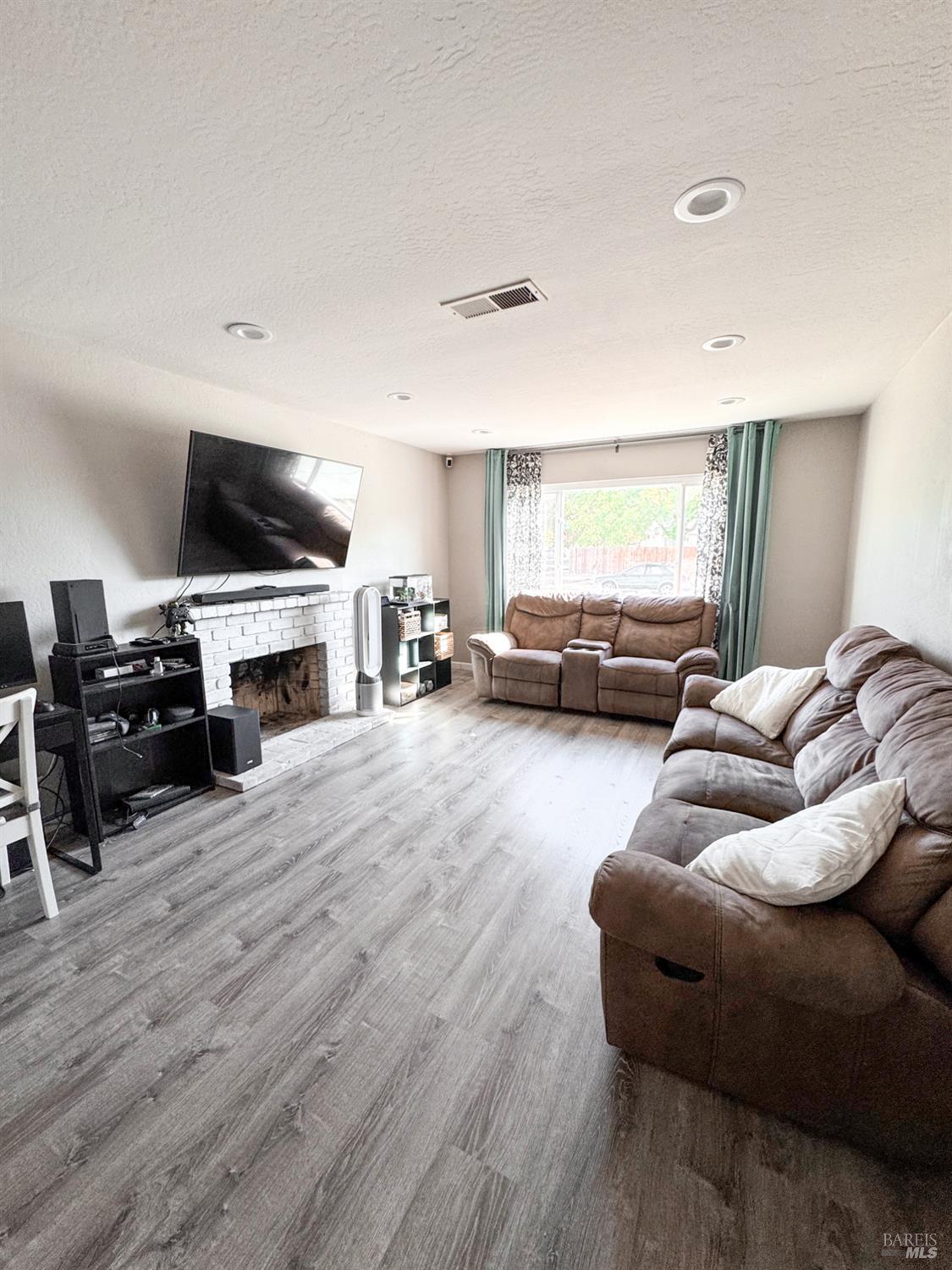 Detail Gallery Image 15 of 63 For 2065 Robin Dr, Fairfield,  CA 94533 - 3 Beds | 2 Baths