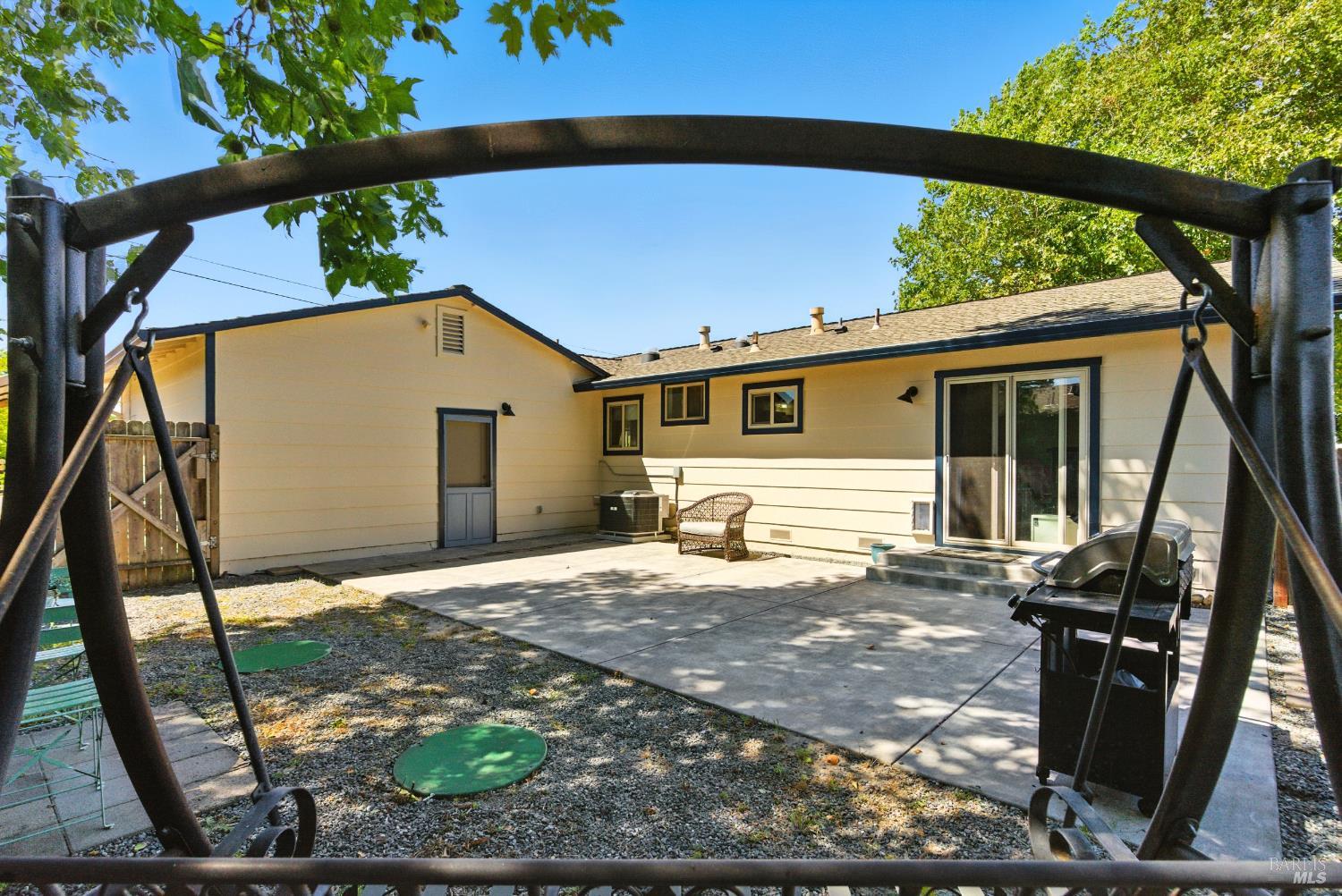 Detail Gallery Image 9 of 42 For 5816 Lowell Ct, Cotati,  CA 94931 - 3 Beds | 2 Baths