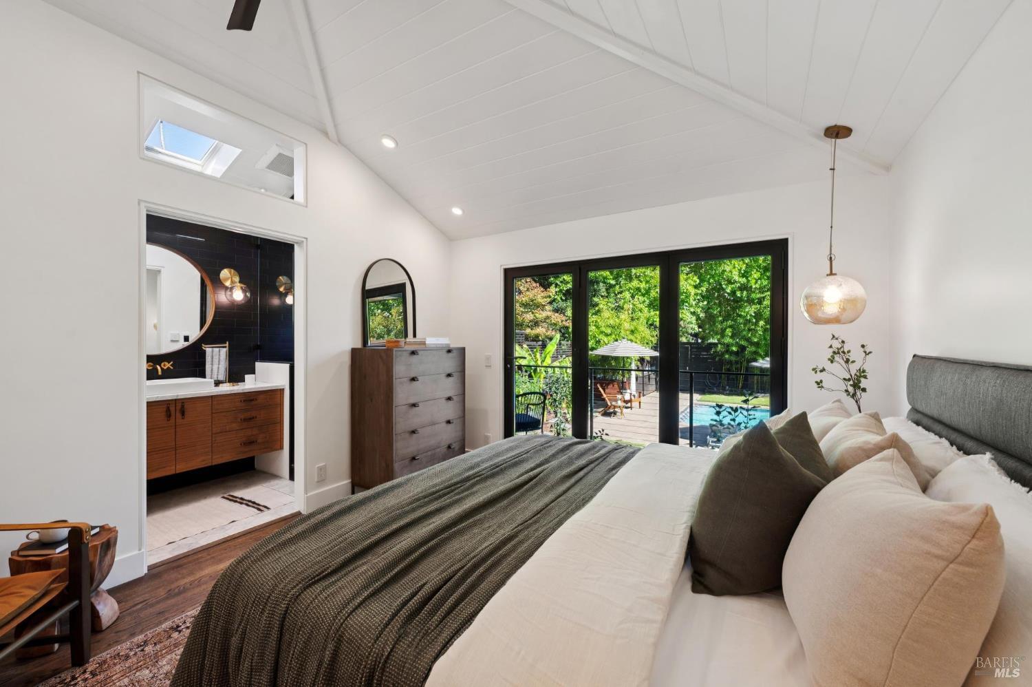 Detail Gallery Image 17 of 72 For 134 San Francisco Blvd, San Anselmo,  CA 94960 - 3 Beds | 3 Baths
