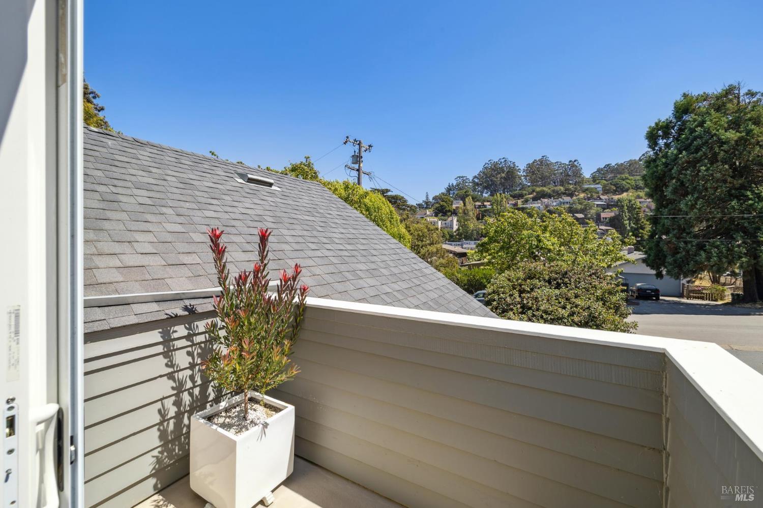 Detail Gallery Image 21 of 34 For 614 Wateree St, Sausalito,  CA 94965 - 2 Beds | 1/1 Baths
