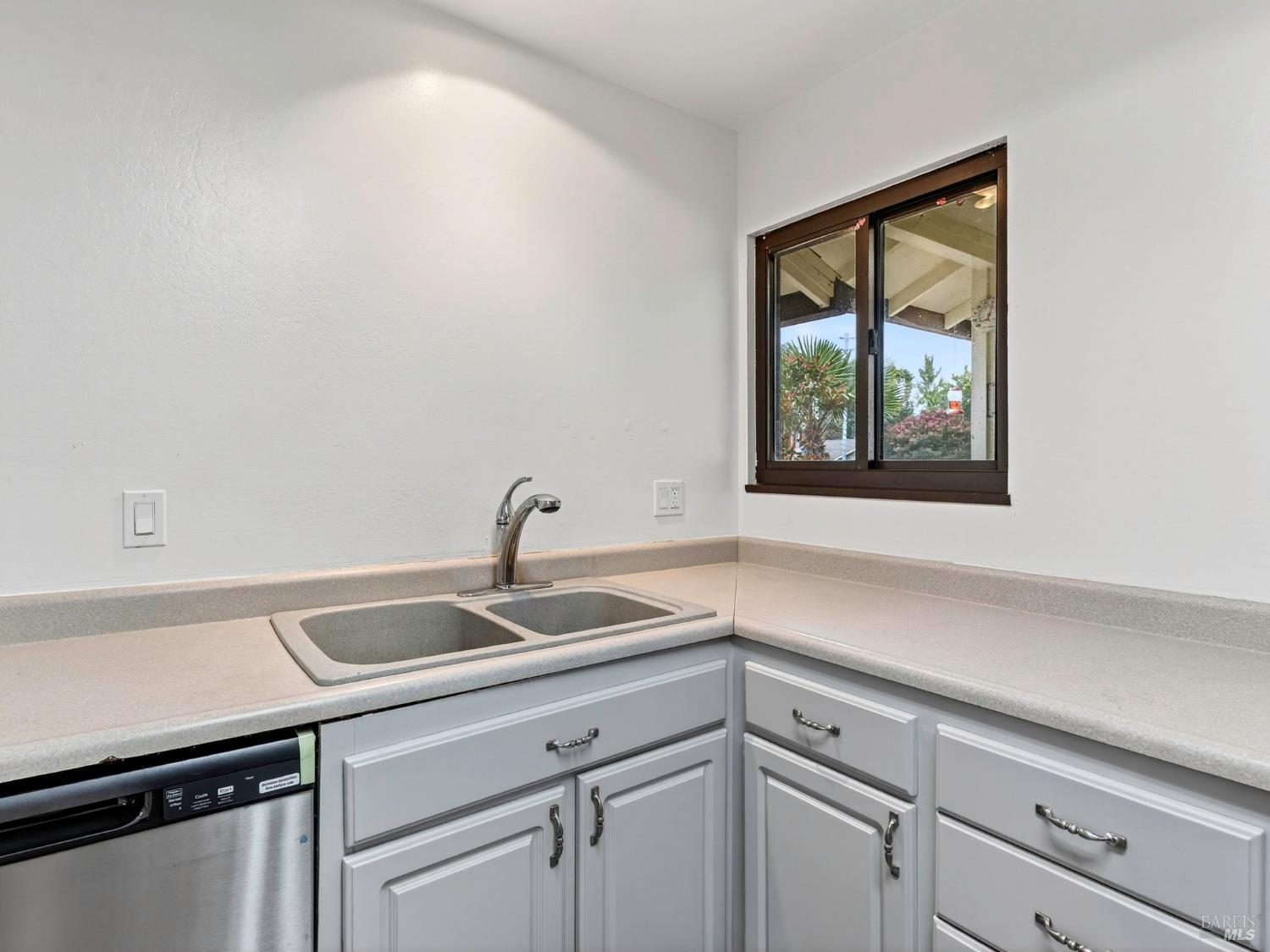 Detail Gallery Image 15 of 39 For 1552 Moonview Ct, Santa Rosa,  CA 95401 - 3 Beds | 2 Baths