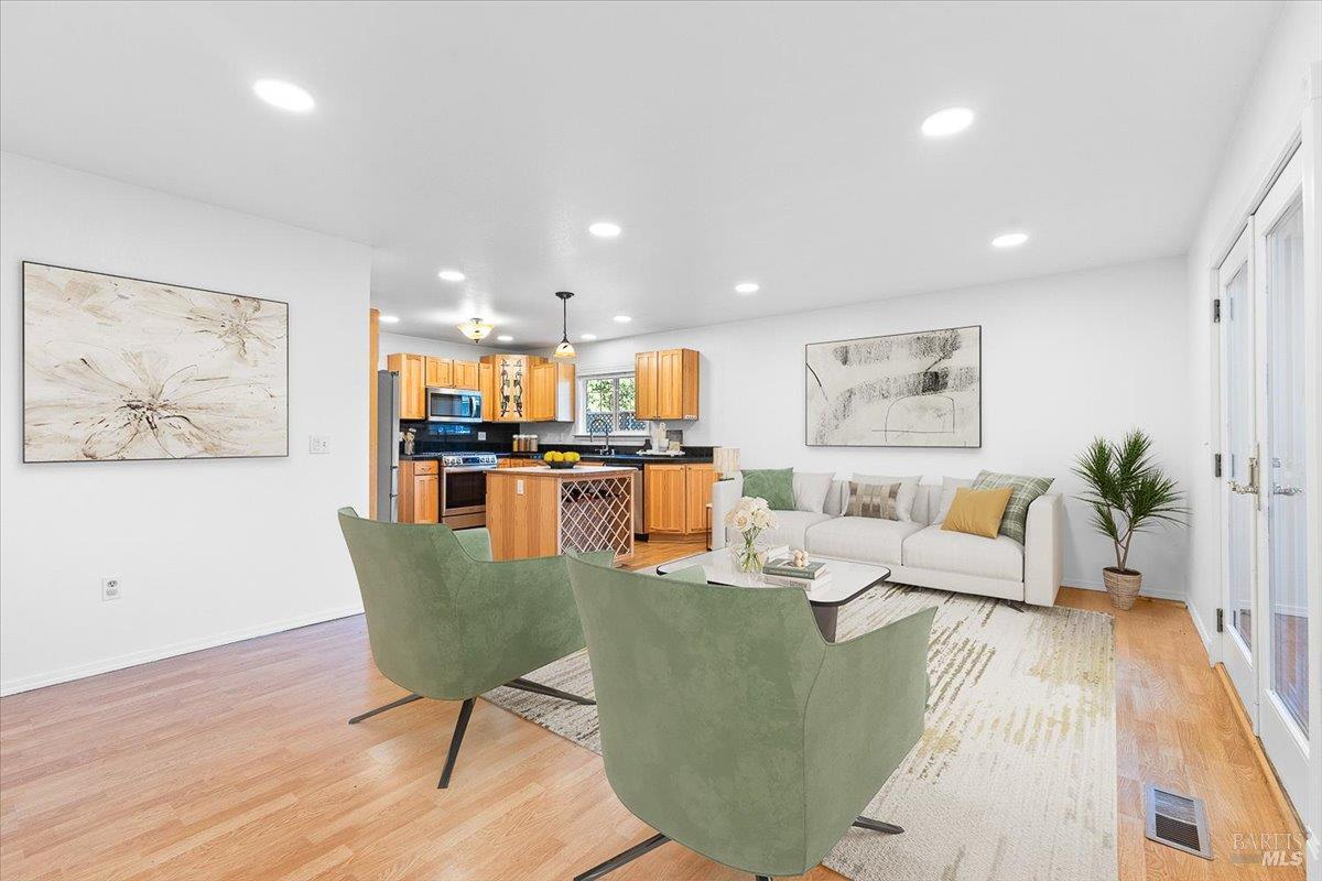 Detail Gallery Image 19 of 39 For 859 Green Way, Santa Rosa,  CA 95404 - 3 Beds | 2 Baths