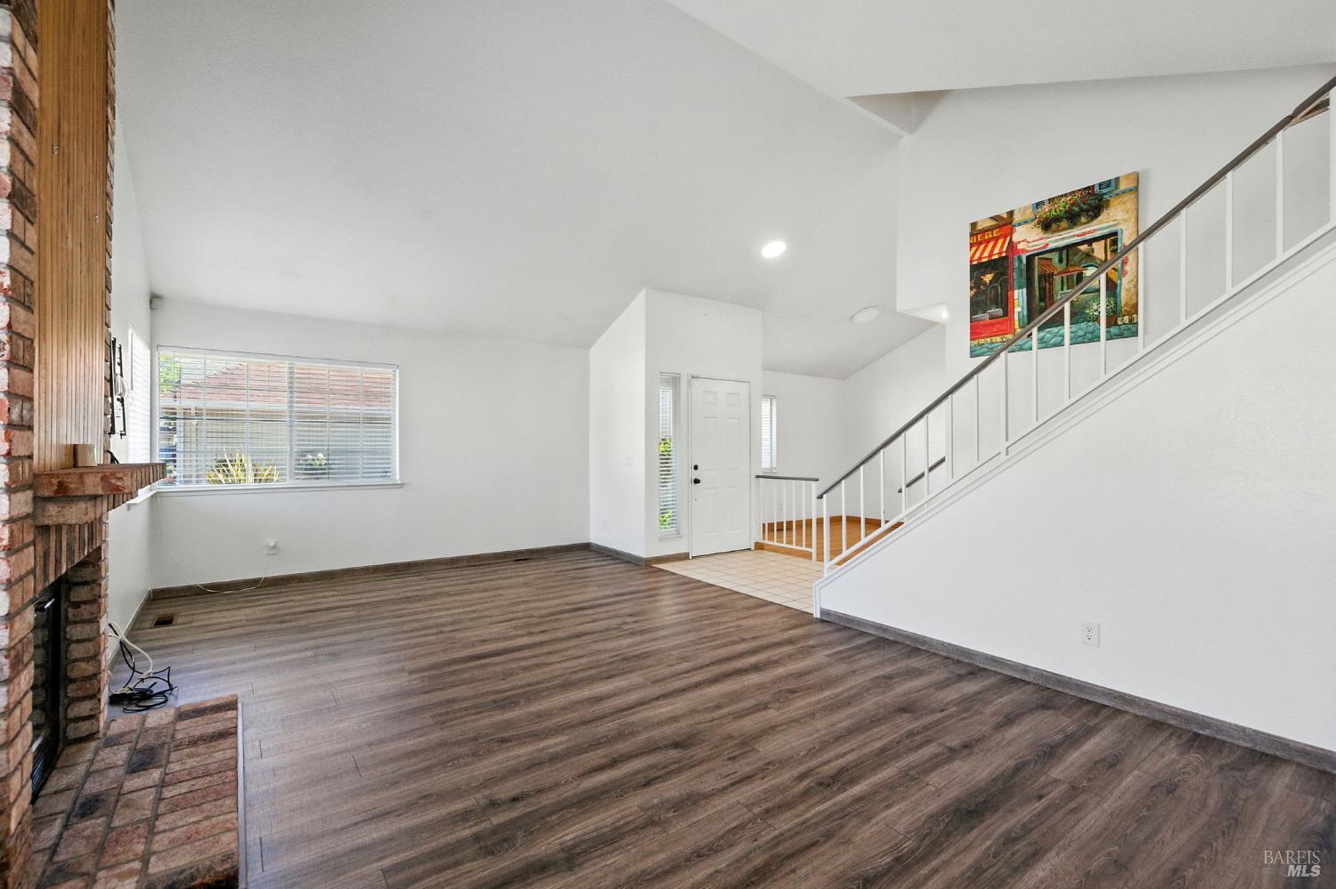Detail Gallery Image 6 of 36 For 1424 Dandelion Way, Petaluma,  CA 94954 - 3 Beds | 2 Baths