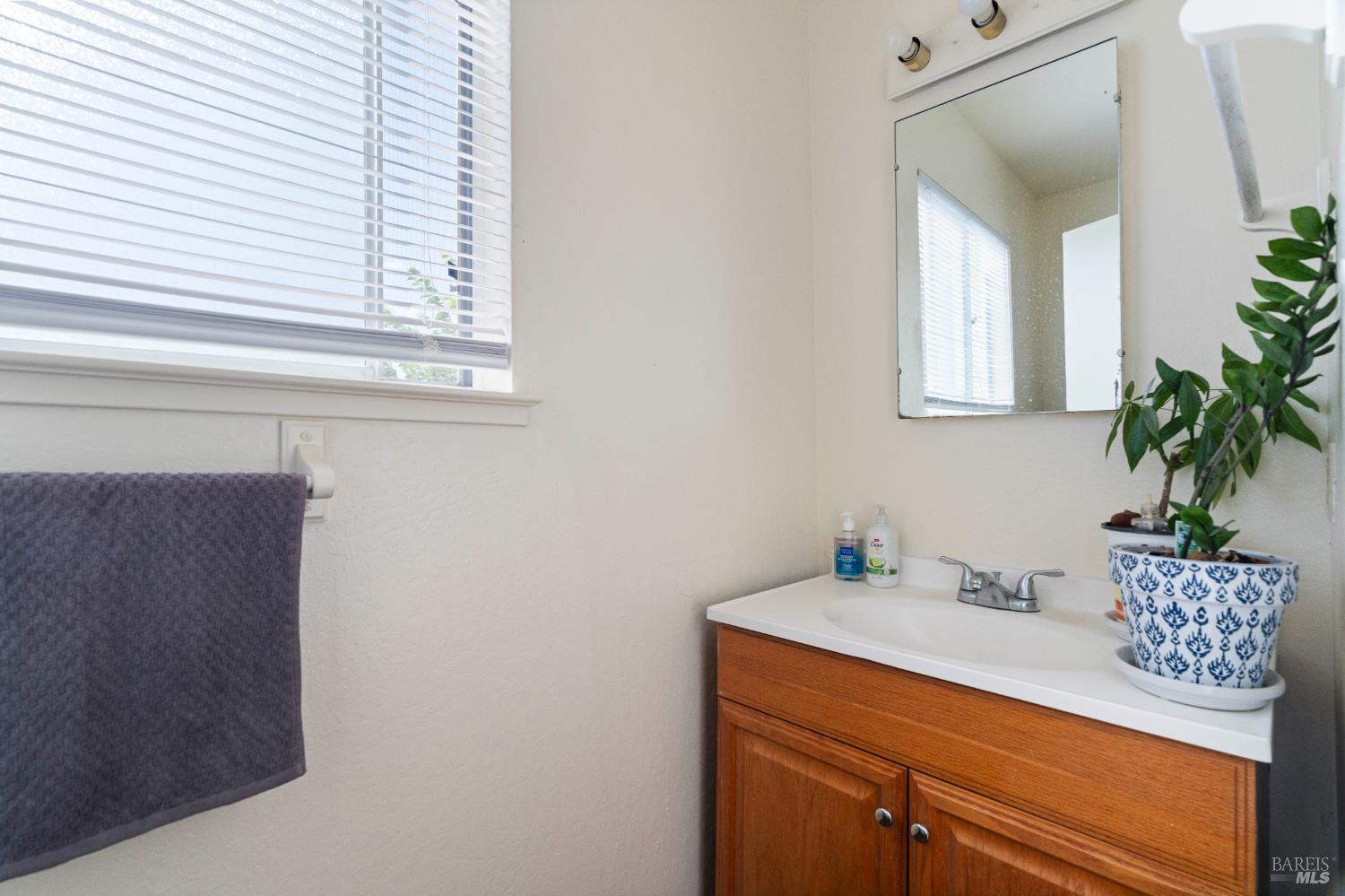 Detail Gallery Image 17 of 35 For 107 Lexington Dr, Vallejo,  CA 94591 - 3 Beds | 2/1 Baths