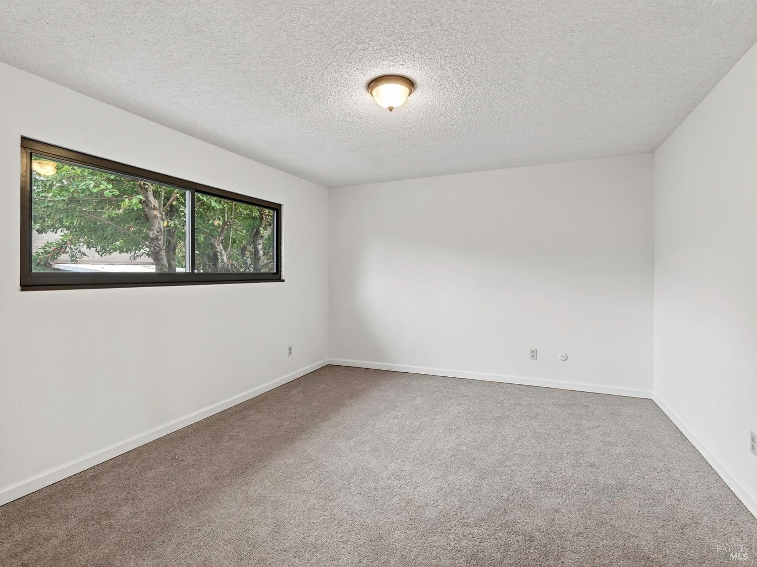 Detail Gallery Image 22 of 39 For 1552 Moonview Ct, Santa Rosa,  CA 95401 - 3 Beds | 2 Baths