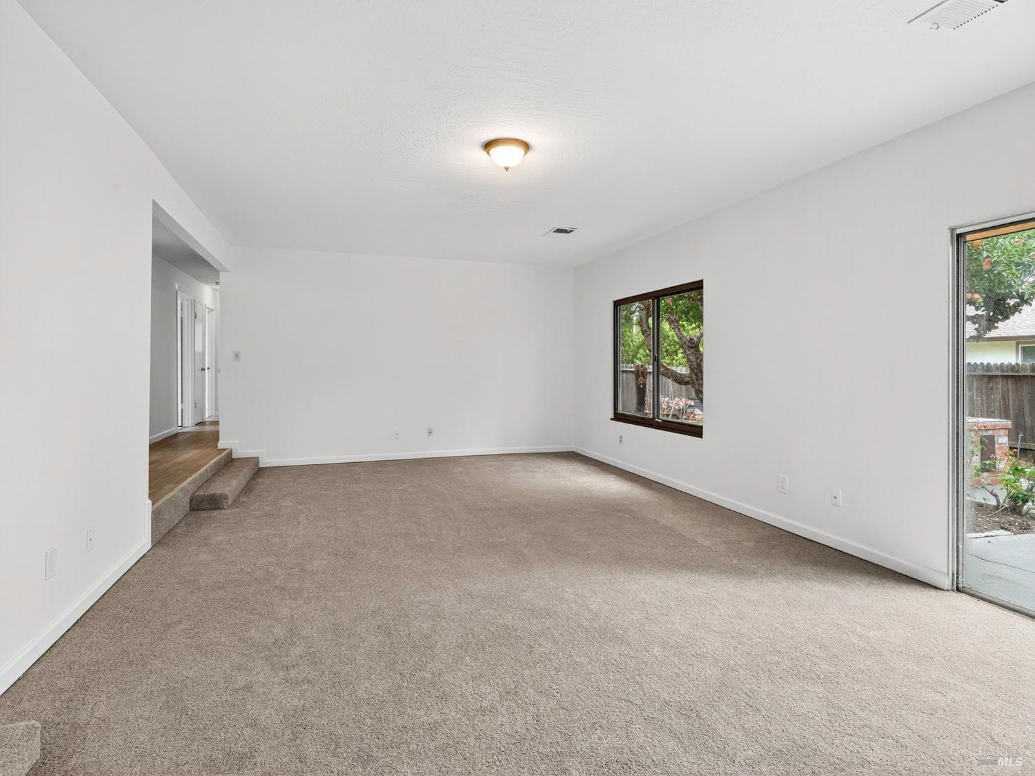 Detail Gallery Image 9 of 39 For 1552 Moonview Ct, Santa Rosa,  CA 95401 - 3 Beds | 2 Baths