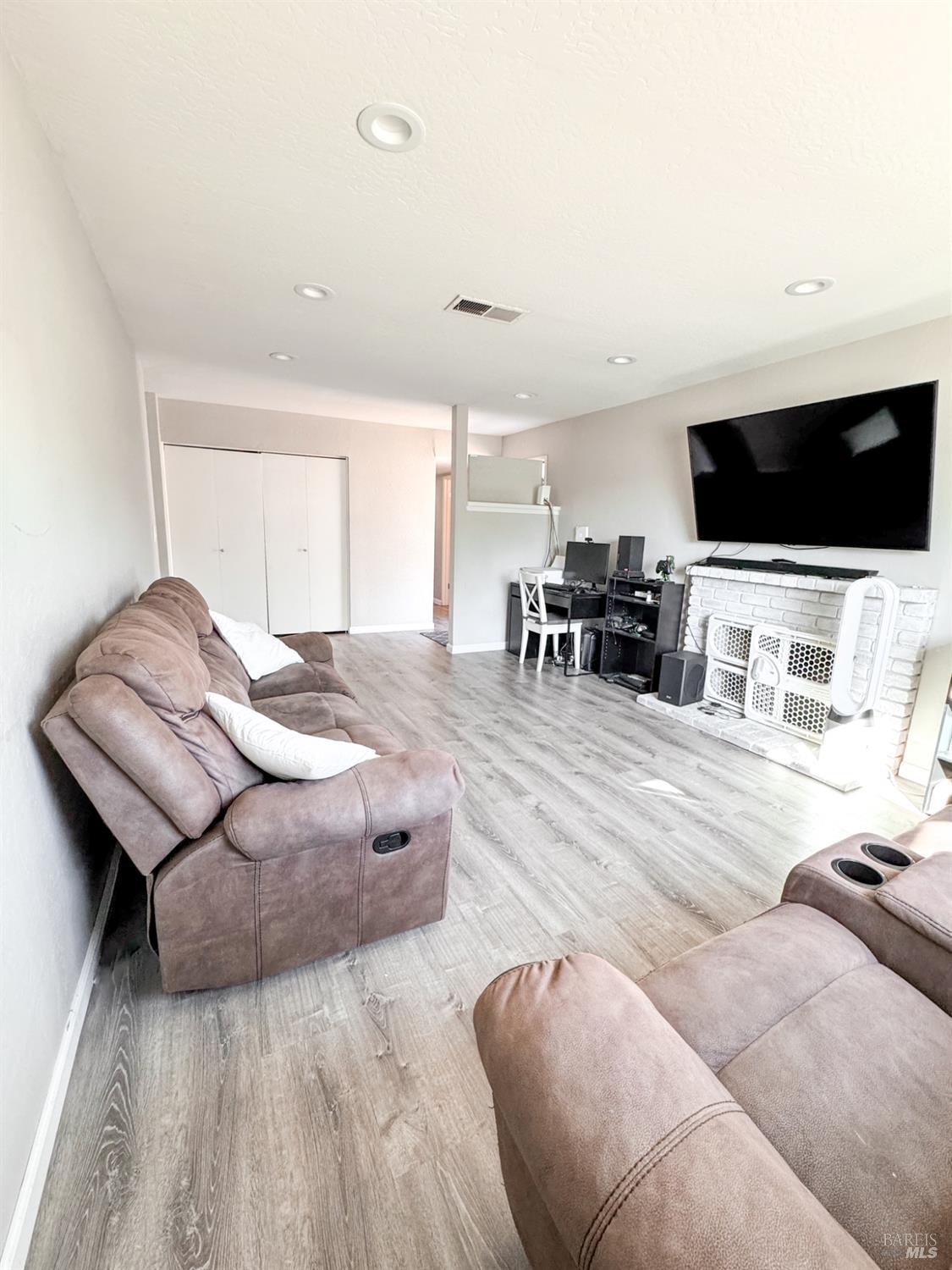 Detail Gallery Image 14 of 63 For 2065 Robin Dr, Fairfield,  CA 94533 - 3 Beds | 2 Baths