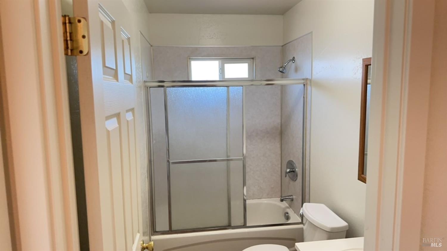 Detail Gallery Image 6 of 11 For 1240 Missouri St #3,  Fairfield,  CA 94533 - 1 Beds | 1 Baths