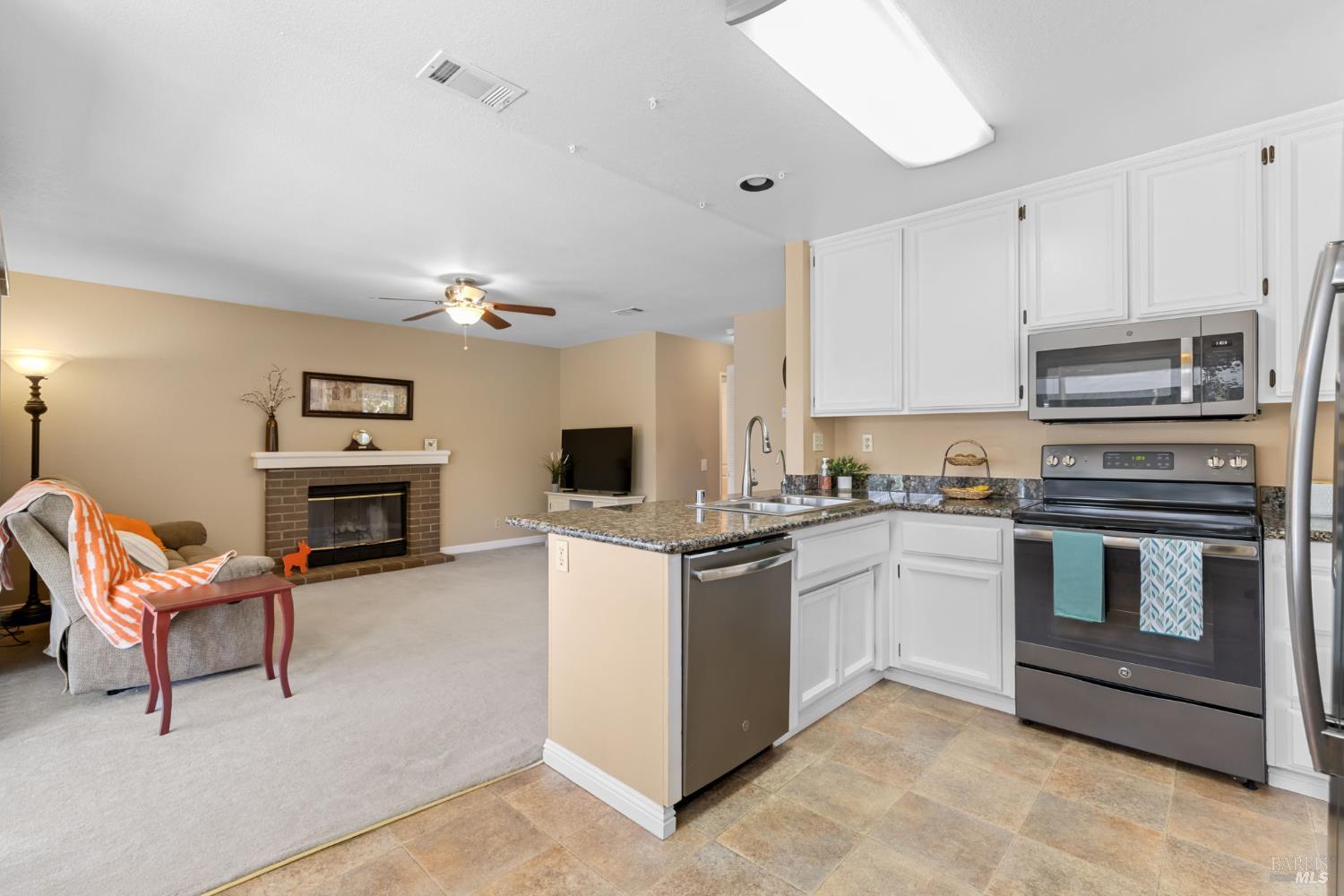 Detail Gallery Image 13 of 42 For 516 Owl Ct, Vacaville,  CA 95687 - 3 Beds | 2/1 Baths