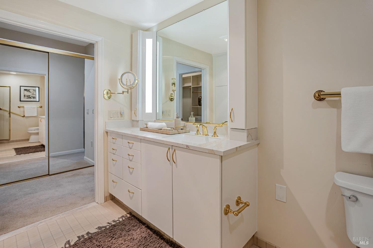 Detail Gallery Image 13 of 23 For 300 Deer Valley Rd 3p,  San Rafael,  CA 94903 - 1 Beds | 2 Baths