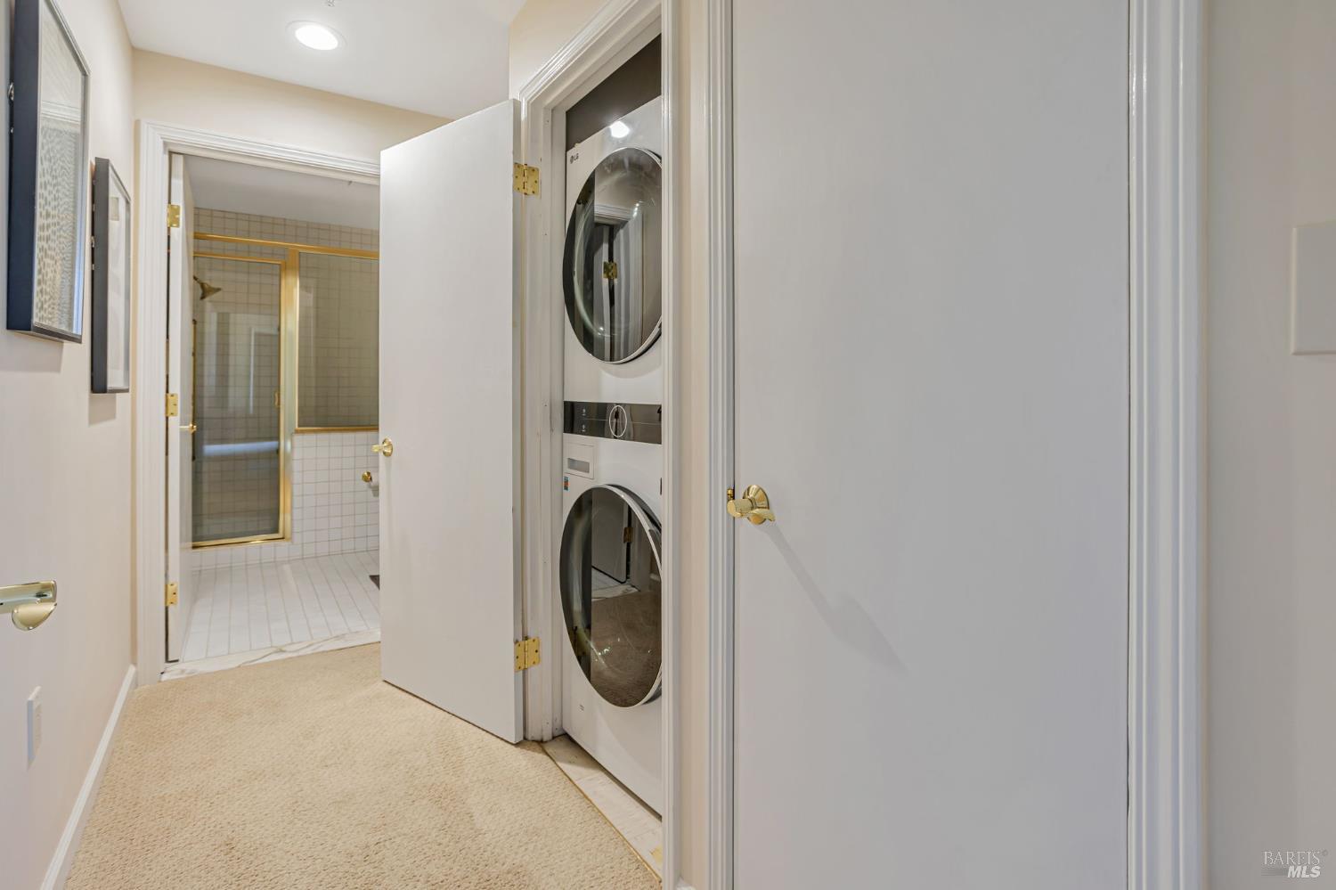 Detail Gallery Image 17 of 23 For 300 Deer Valley Rd 3p,  San Rafael,  CA 94903 - 1 Beds | 2 Baths