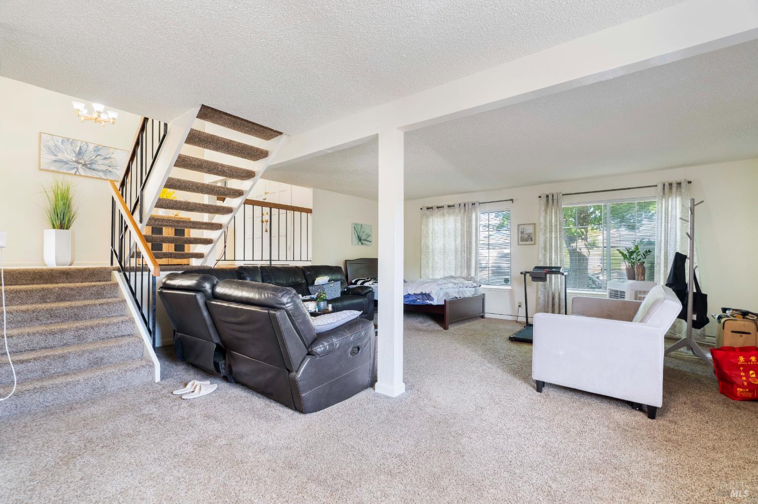 Detail Gallery Image 12 of 35 For 107 Lexington Dr, Vallejo,  CA 94591 - 3 Beds | 2/1 Baths