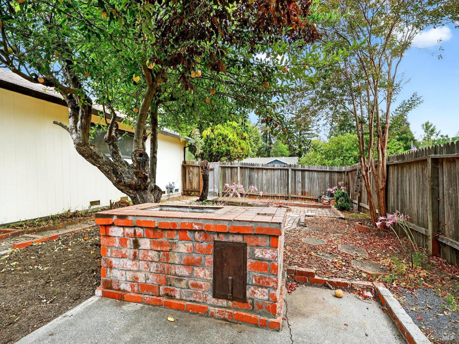 Detail Gallery Image 35 of 39 For 1552 Moonview Ct, Santa Rosa,  CA 95401 - 3 Beds | 2 Baths