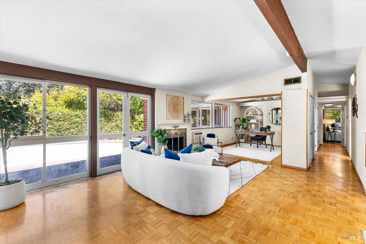 Detail Gallery Image 11 of 50 For 82 Grove Ln, Novato,  CA 94947 - 4 Beds | 2 Baths