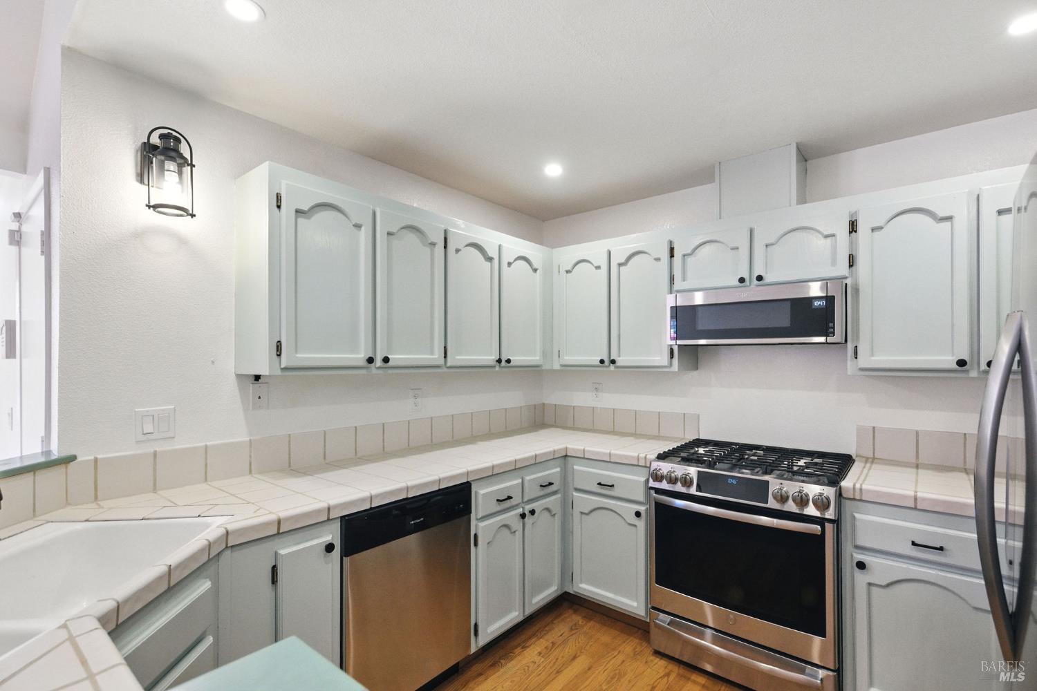 Detail Gallery Image 13 of 36 For 1424 Dandelion Way, Petaluma,  CA 94954 - 3 Beds | 2 Baths