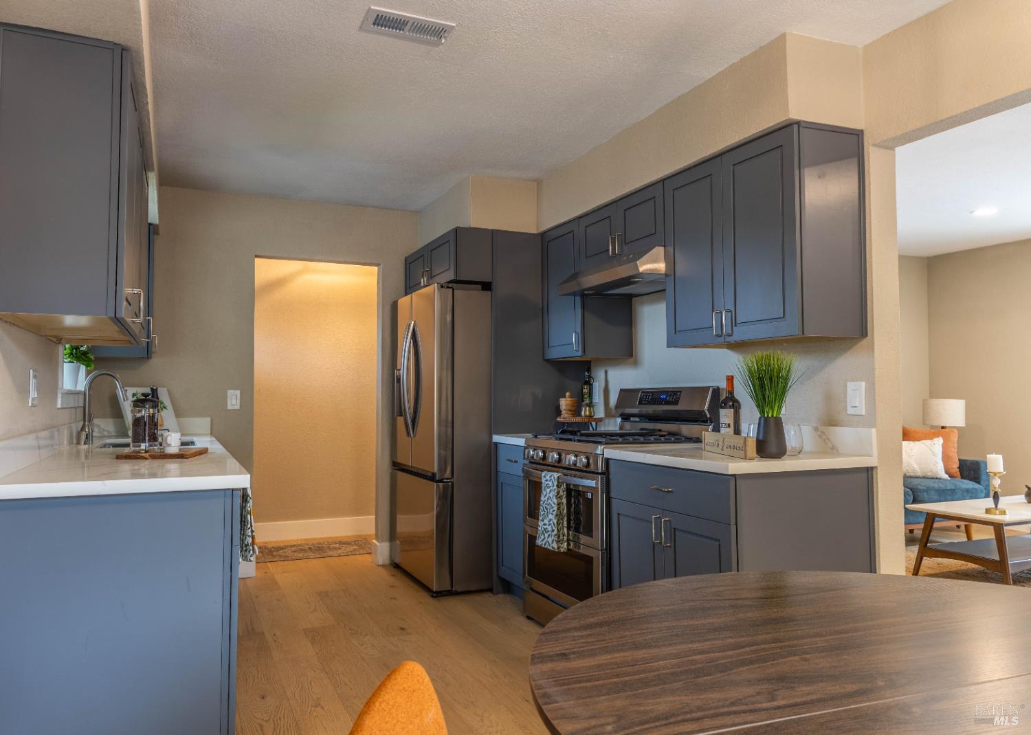 Detail Gallery Image 8 of 17 For 2915 Cree Ct, Santa Rosa,  CA 95403 - 3 Beds | 2 Baths