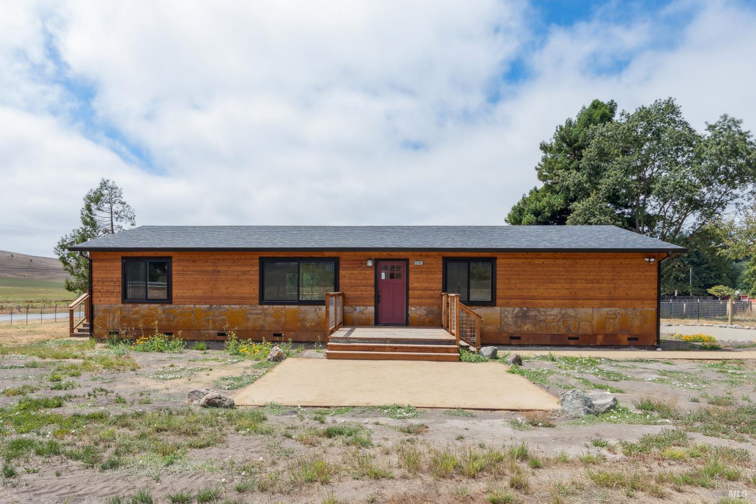Detail Gallery Image 2 of 44 For 6700 Moro St, Petaluma,  CA 94952 - 3 Beds | 2/1 Baths