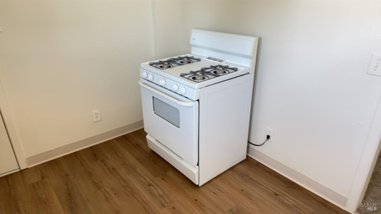 Detail Gallery Image 5 of 11 For 1240 Missouri St #3,  Fairfield,  CA 94533 - 1 Beds | 1 Baths