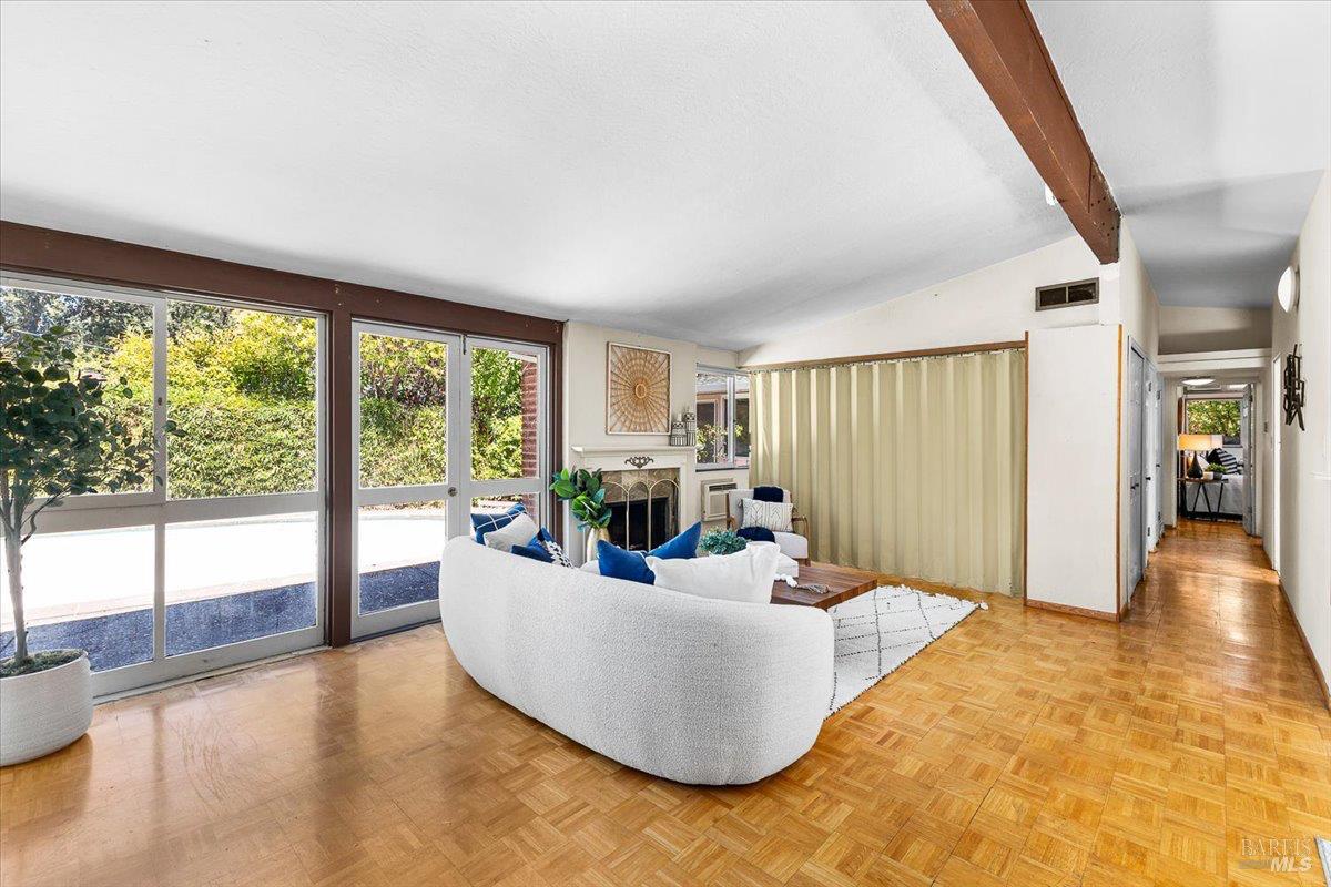 Detail Gallery Image 12 of 50 For 82 Grove Ln, Novato,  CA 94947 - 4 Beds | 2 Baths