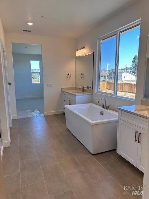 Detail Gallery Image 12 of 17 For 7316 Willowglen Dr, Rohnert Park,  CA 94928 - 3 Beds | 2/1 Baths
