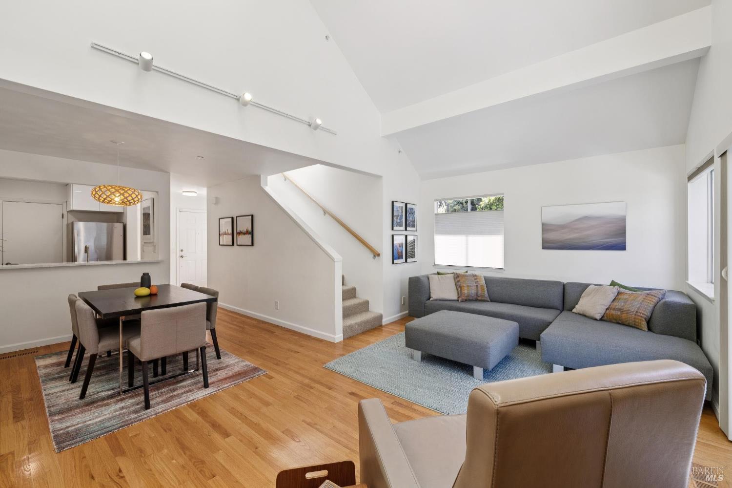 Detail Gallery Image 3 of 34 For 614 Wateree St, Sausalito,  CA 94965 - 2 Beds | 1/1 Baths