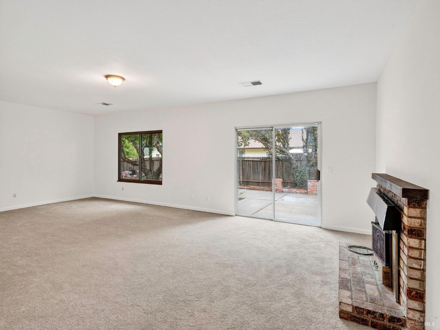 Detail Gallery Image 8 of 39 For 1552 Moonview Ct, Santa Rosa,  CA 95401 - 3 Beds | 2 Baths
