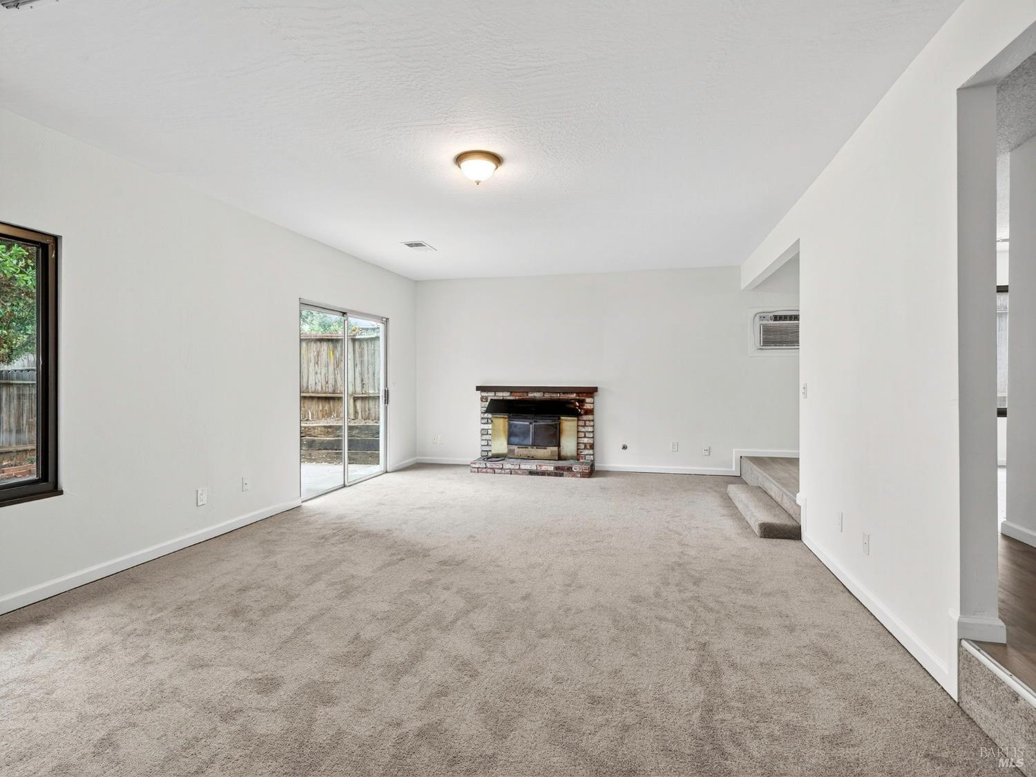 Detail Gallery Image 11 of 39 For 1552 Moonview Ct, Santa Rosa,  CA 95401 - 3 Beds | 2 Baths