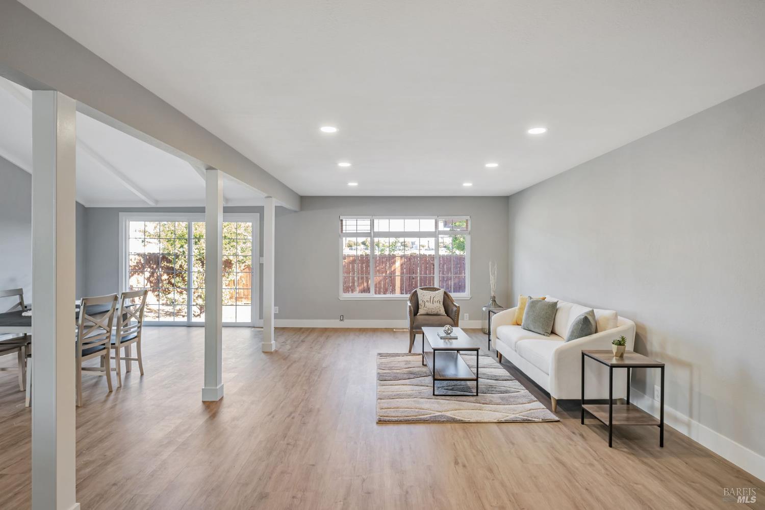 Detail Gallery Image 3 of 23 For 914 Francisco Dr, Suisun City,  CA 94585 - 3 Beds | 2 Baths