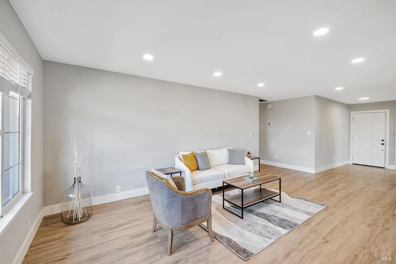 Detail Gallery Image 12 of 23 For 914 Francisco Dr, Suisun City,  CA 94585 - 3 Beds | 2 Baths