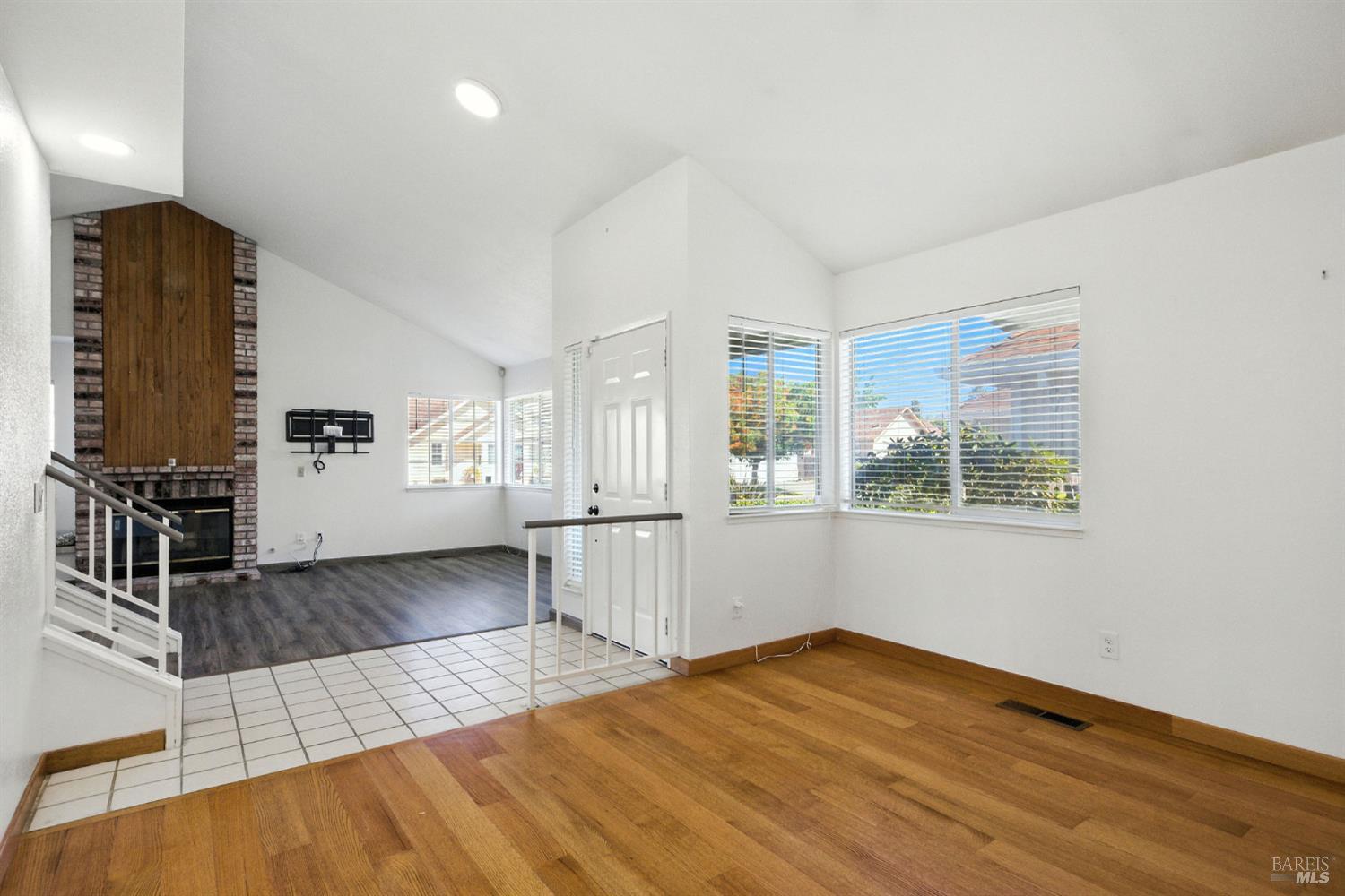 Detail Gallery Image 8 of 36 For 1424 Dandelion Way, Petaluma,  CA 94954 - 3 Beds | 2 Baths