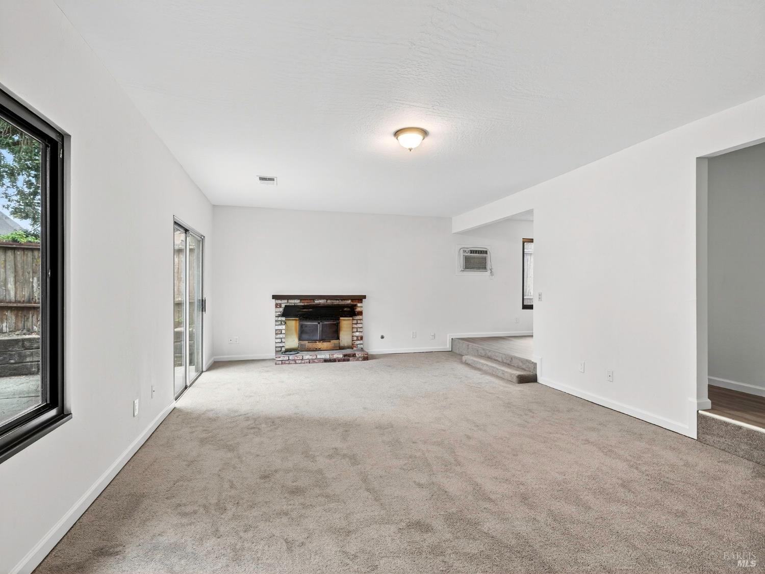 Detail Gallery Image 10 of 39 For 1552 Moonview Ct, Santa Rosa,  CA 95401 - 3 Beds | 2 Baths