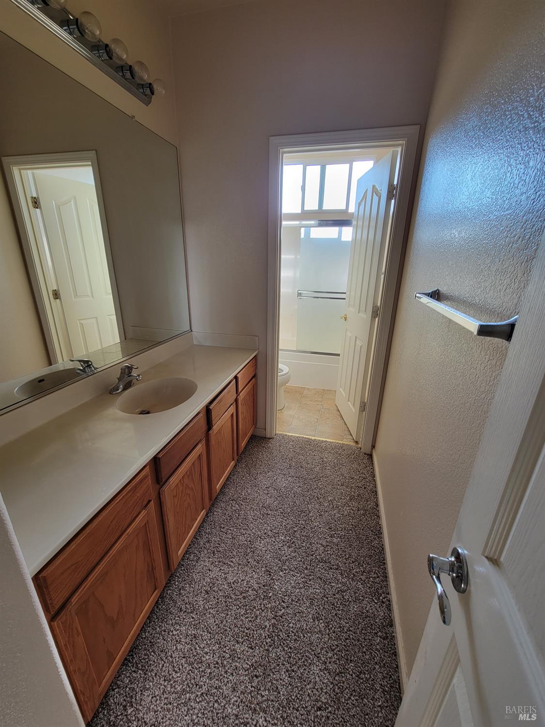 Detail Gallery Image 9 of 19 For 1609 Vandenberg Cir, Suisun City,  CA 94585 - 4 Beds | 3/1 Baths