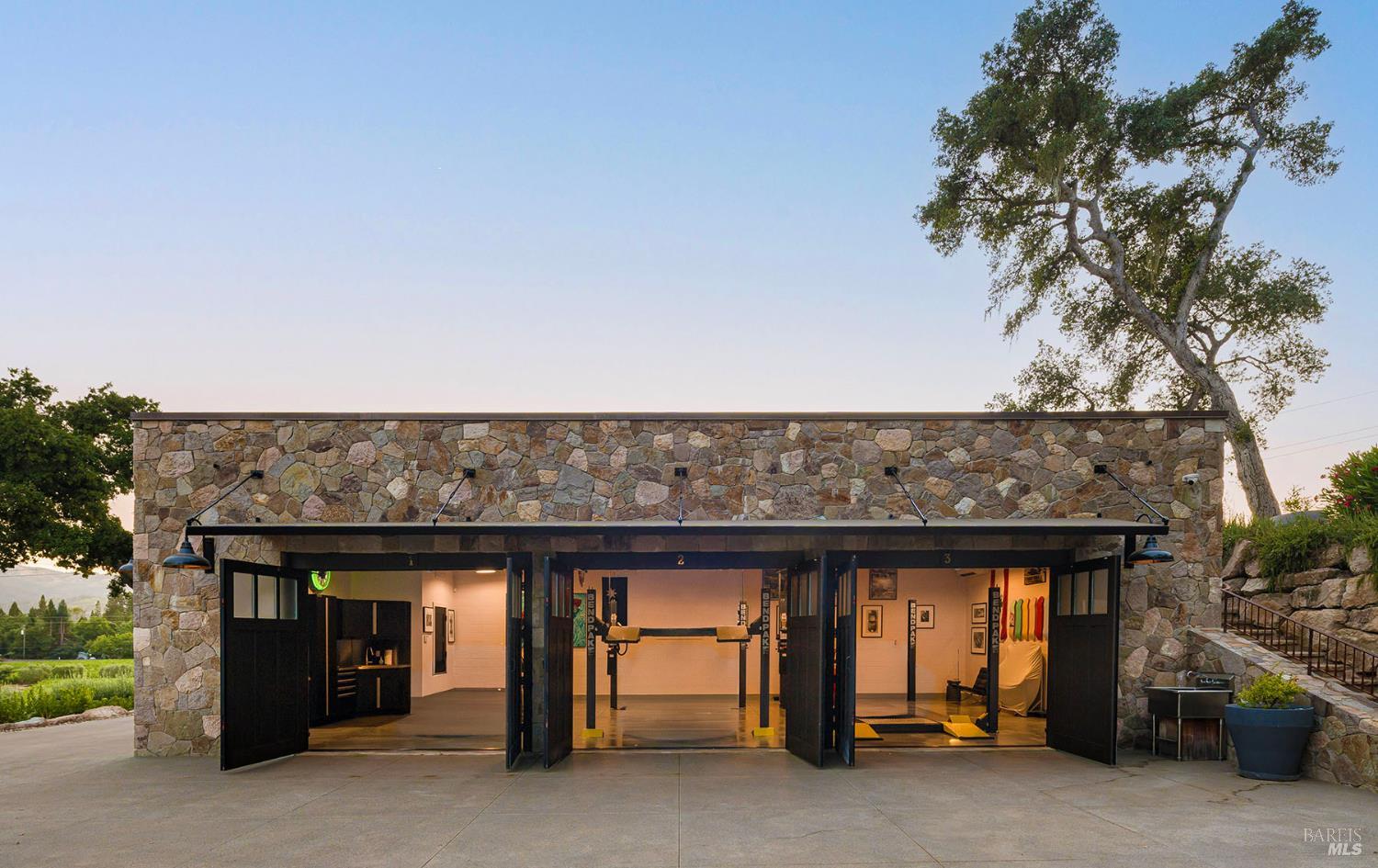 Detail Gallery Image 65 of 68 For 400 Meadowood Ln, Saint Helena,  CA 94574 - 4 Beds | 4/1 Baths