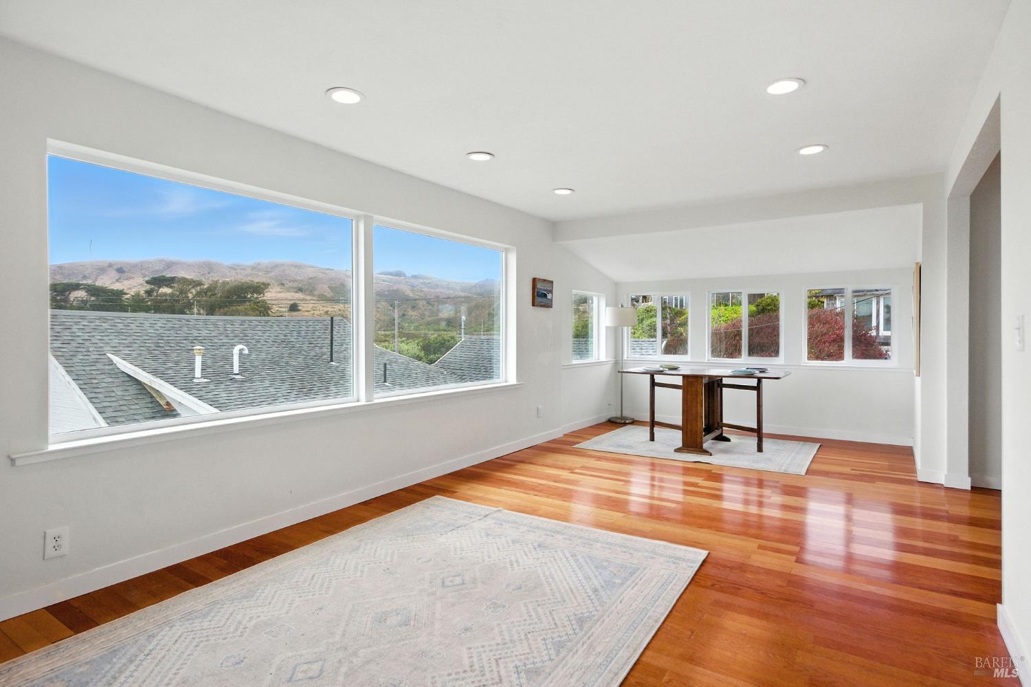 Detail Gallery Image 8 of 32 For 195 Ocean View Ave, Bodega Bay,  CA 94923 - 2 Beds | 2 Baths