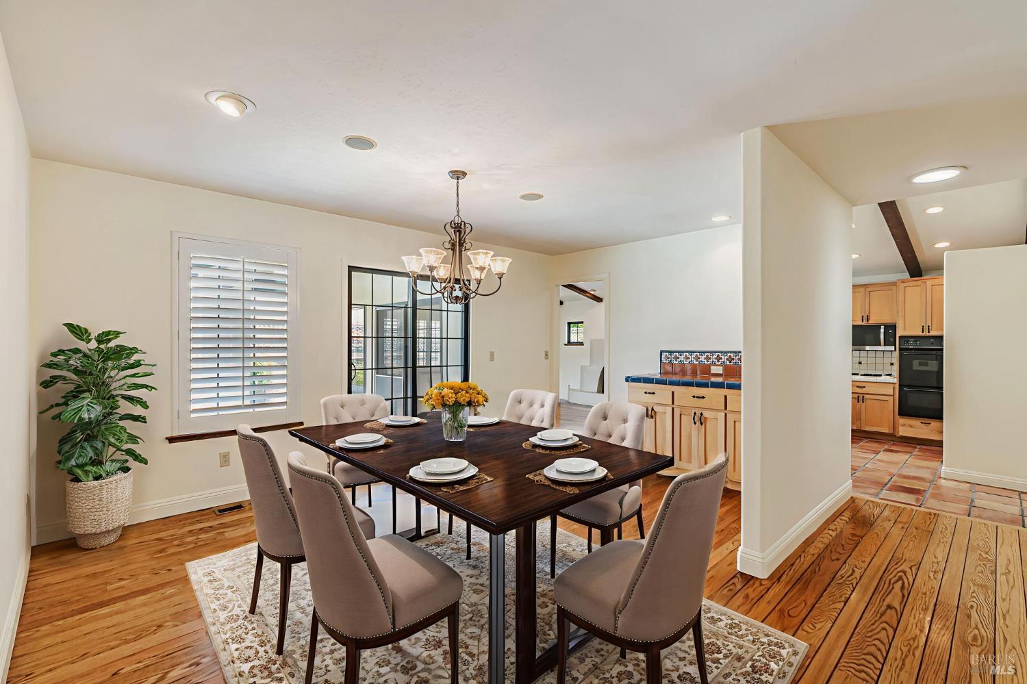 Detail Gallery Image 14 of 45 For 2213 Warwick Dr, Santa Rosa,  CA 95405 - 3 Beds | 2/1 Baths