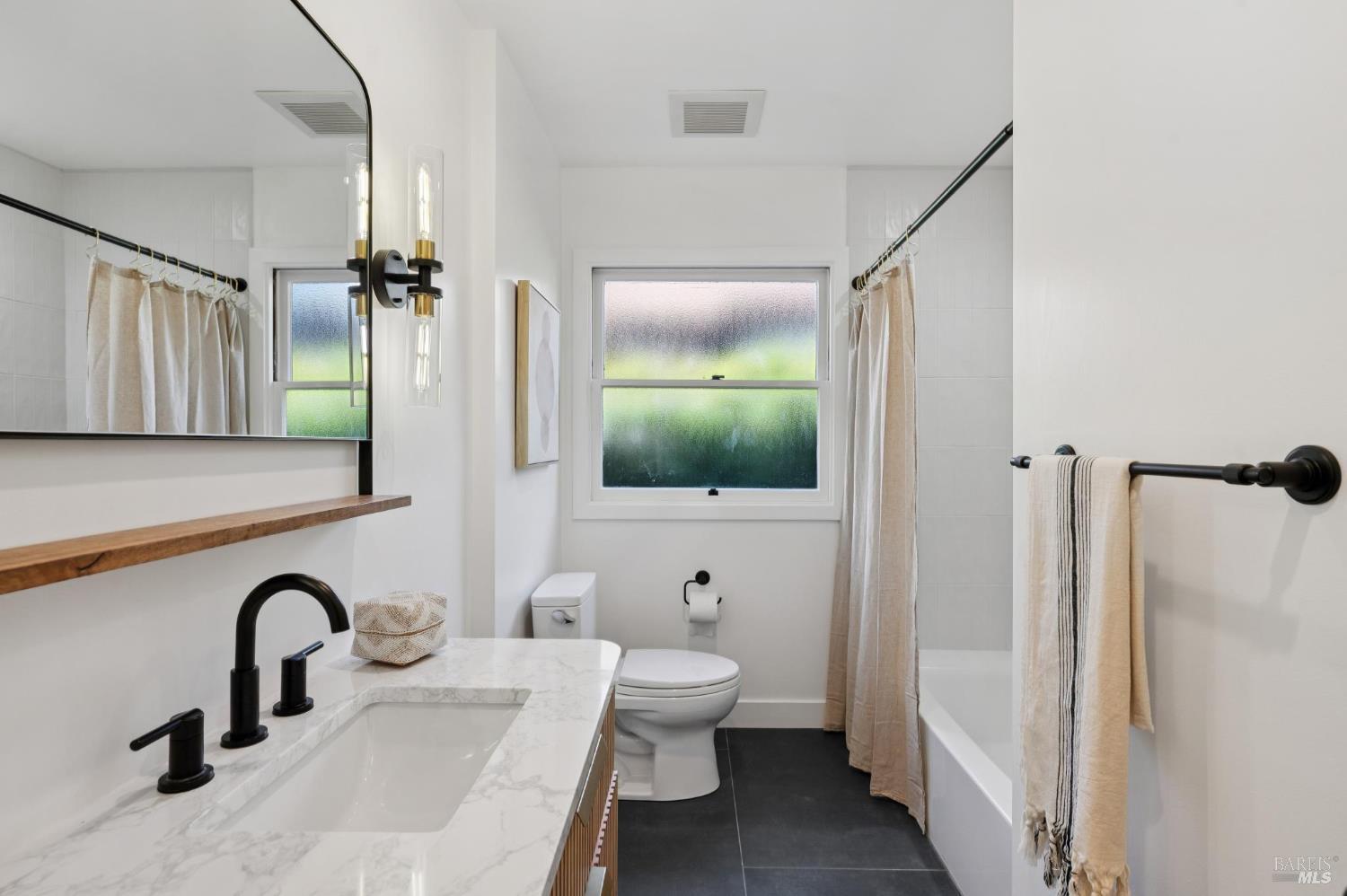 Detail Gallery Image 32 of 72 For 134 San Francisco Blvd, San Anselmo,  CA 94960 - 3 Beds | 3 Baths