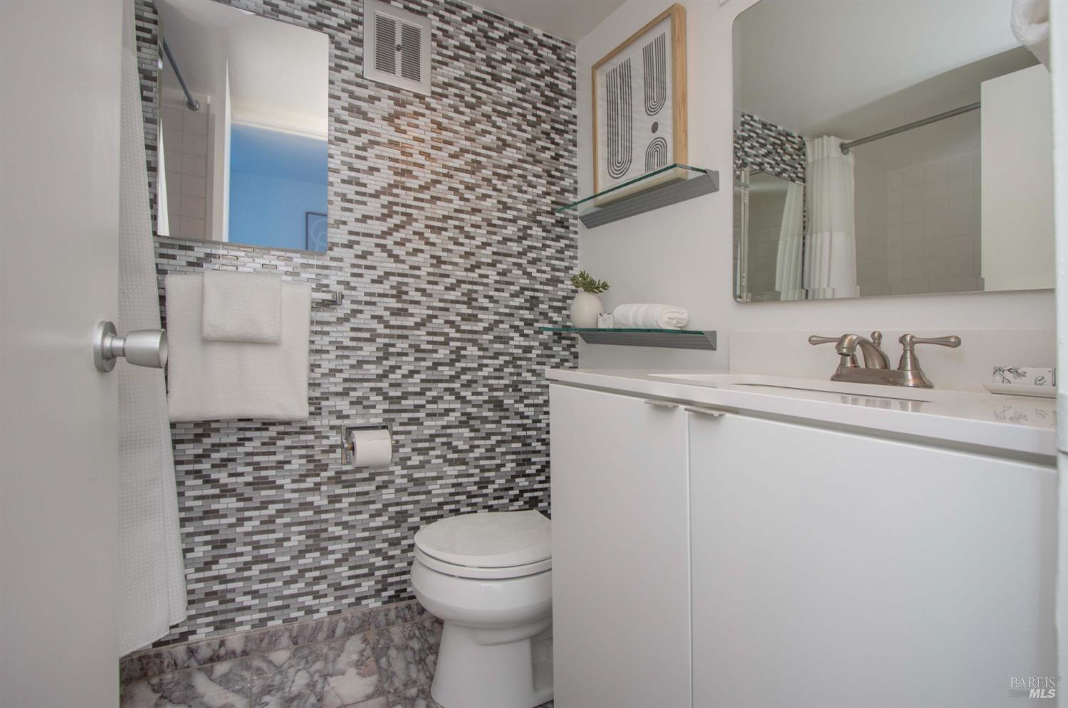 Detail Gallery Image 21 of 30 For 290 via Casitas Unkn #206,  Greenbrae,  CA 94904 - 3 Beds | 2 Baths