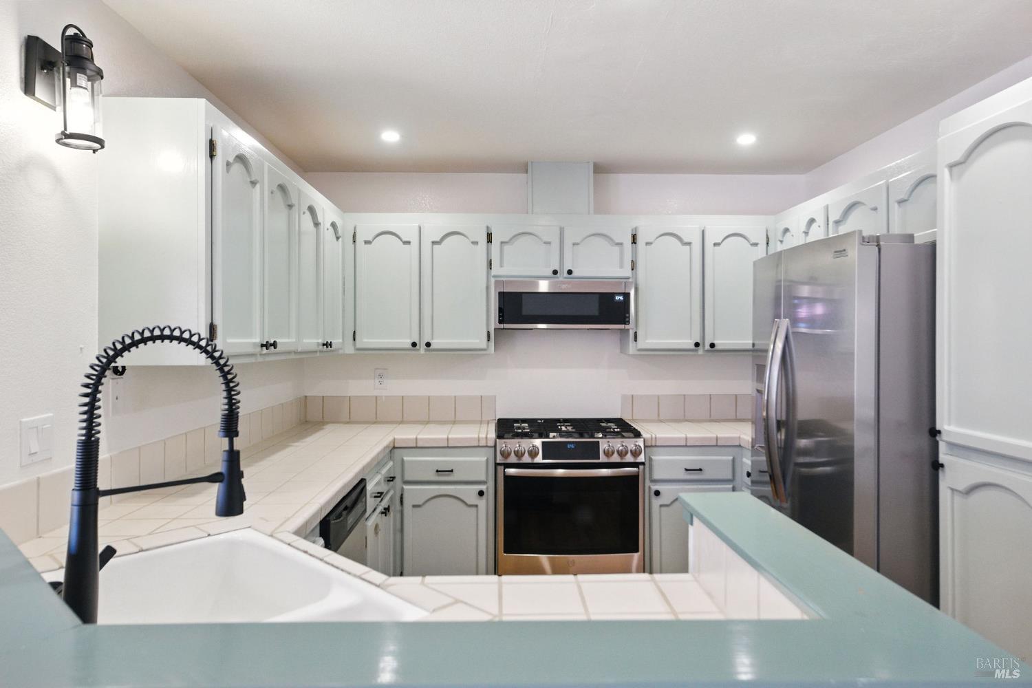 Detail Gallery Image 12 of 36 For 1424 Dandelion Way, Petaluma,  CA 94954 - 3 Beds | 2 Baths