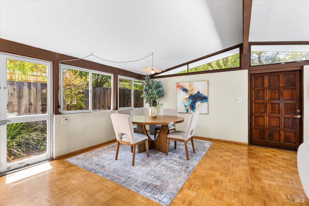 Detail Gallery Image 6 of 50 For 82 Grove Ln, Novato,  CA 94947 - 4 Beds | 2 Baths