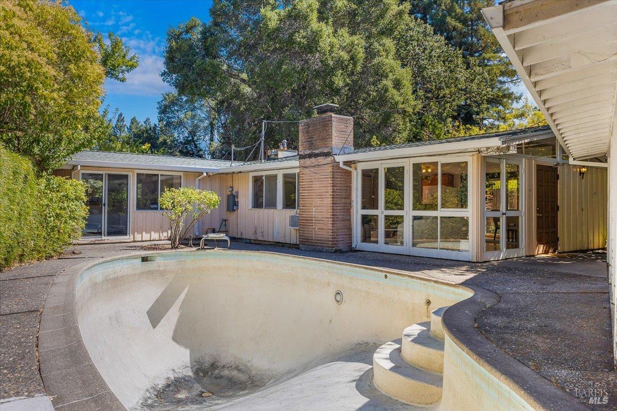 Detail Gallery Image 35 of 50 For 82 Grove Ln, Novato,  CA 94947 - 4 Beds | 2 Baths
