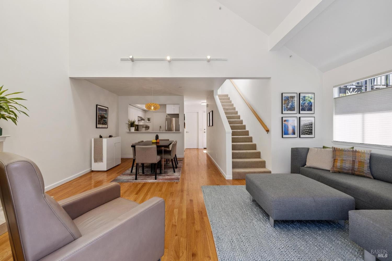 Detail Gallery Image 8 of 34 For 614 Wateree St, Sausalito,  CA 94965 - 2 Beds | 1/1 Baths