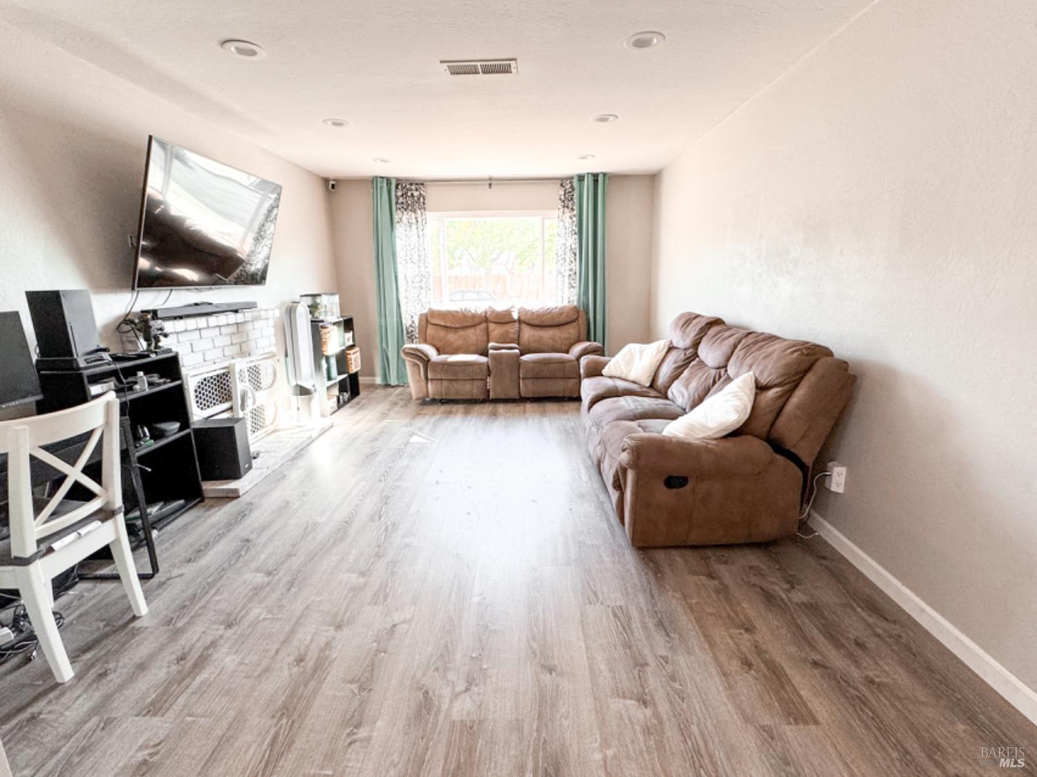 Detail Gallery Image 10 of 63 For 2065 Robin Dr, Fairfield,  CA 94533 - 3 Beds | 2 Baths