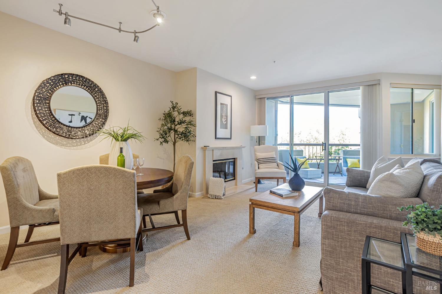 Detail Gallery Image 5 of 23 For 300 Deer Valley Rd 3p,  San Rafael,  CA 94903 - 1 Beds | 2 Baths