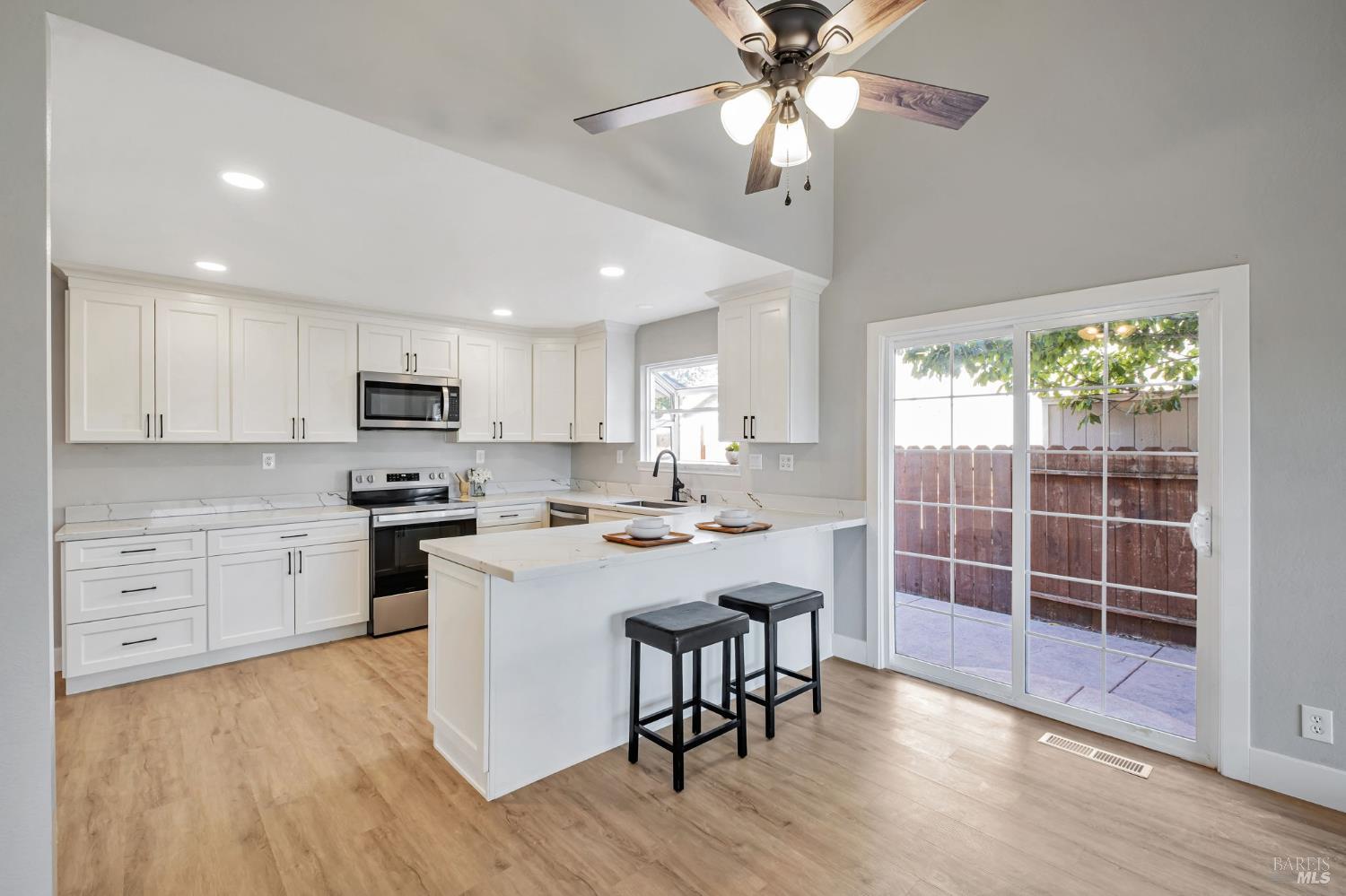 Detail Gallery Image 8 of 23 For 914 Francisco Dr, Suisun City,  CA 94585 - 3 Beds | 2 Baths