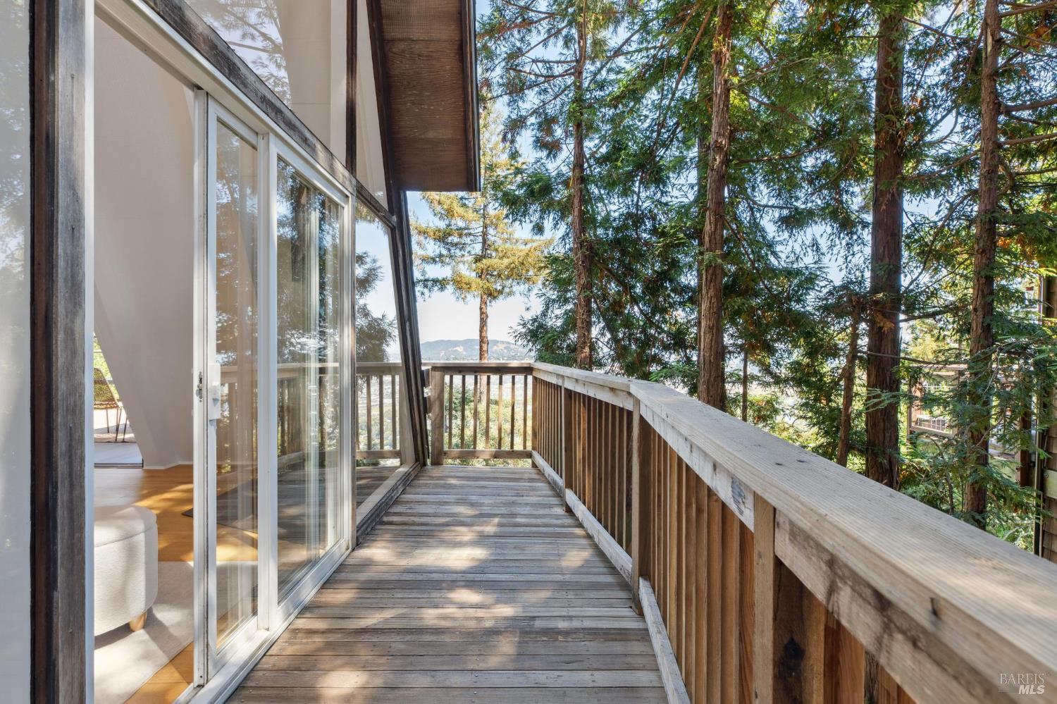 Detail Gallery Image 9 of 85 For 404 Summit Dr, Corte Madera,  CA 94925 - 3 Beds | 4 Baths