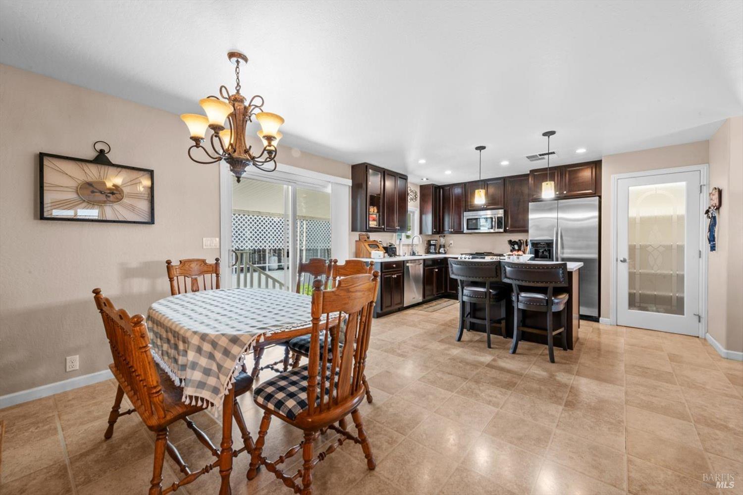 Detail Gallery Image 12 of 33 For 174 Lemon Tree Cir, Vacaville,  CA 95687 - 2 Beds | 2 Baths
